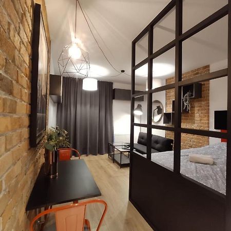 Red Wall Apartment In The Old Town Gdansk Exterior photo