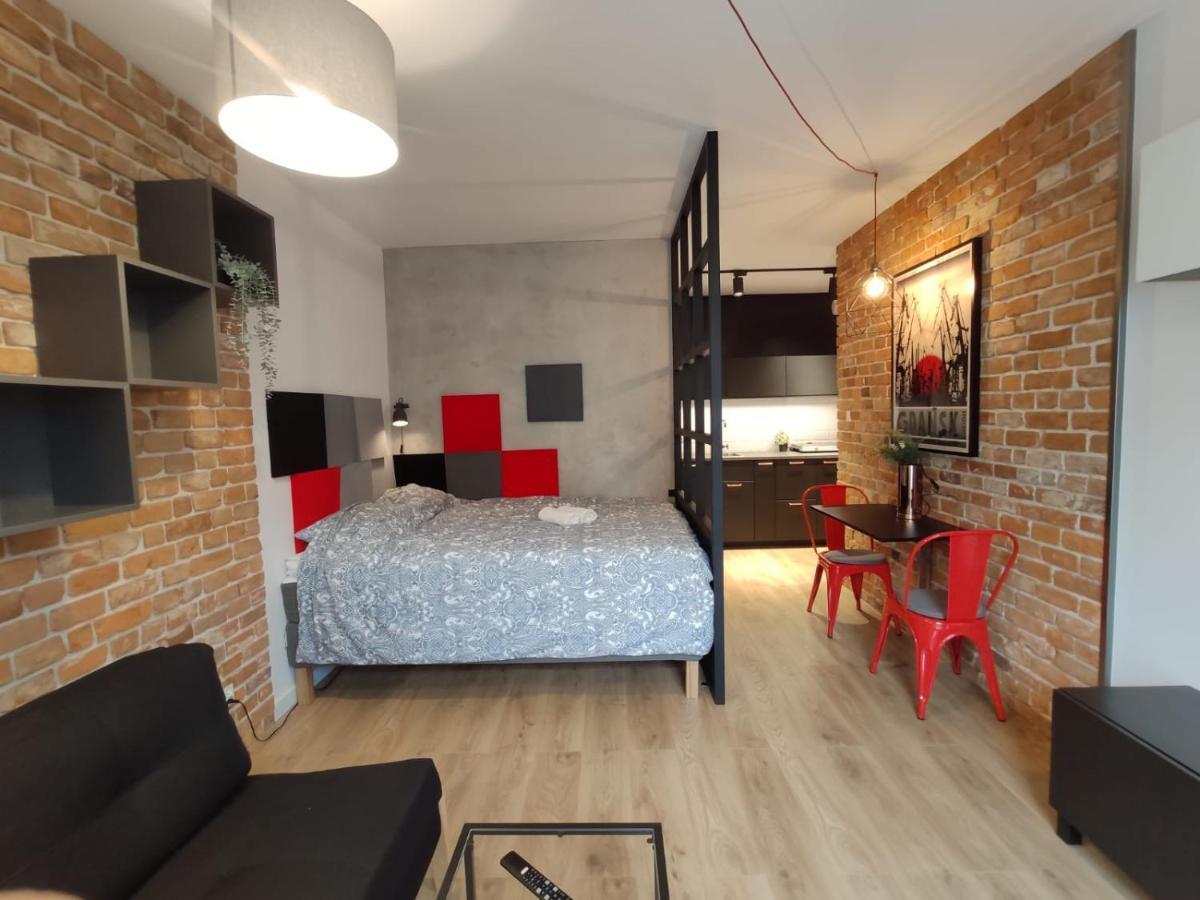 Red Wall Apartment In The Old Town Gdansk Exterior photo